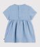 Babyjurkje met korte mouwen van chambray, geborduurd met hartjes. blauw