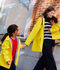 Matchy Matchy in iconische regenjas