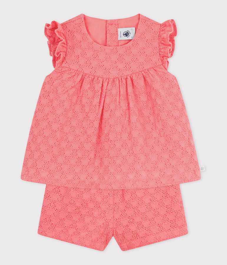 Tweedelig babysetje in broderie anglaise met hartjesmotief roze