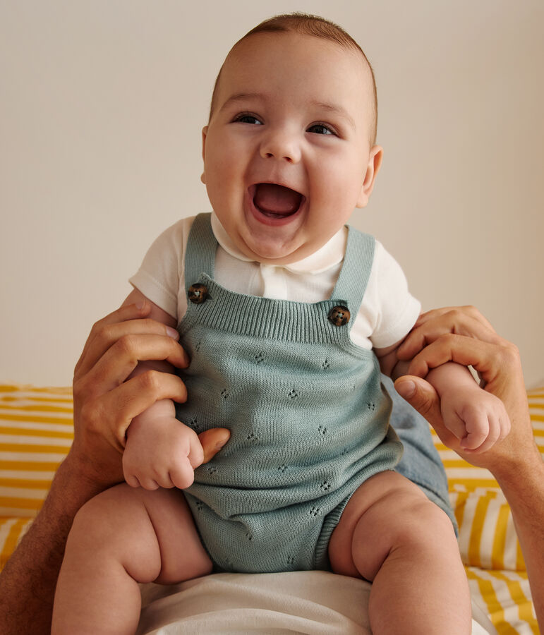 Gebreid babyspeelpakje met bandjes groen