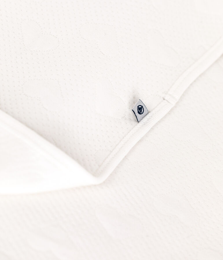 Couverture en tubique b&eacute;b&eacute; blanc