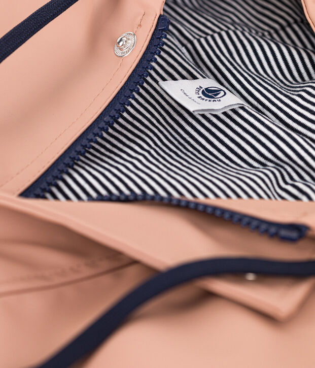 Iconische gewaxte regenjas gemaakt van gerecyclede materialen. beige