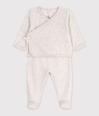beige chin&eacute;