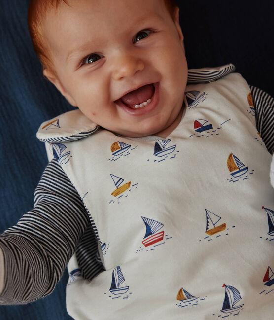 Katoenen babytrappelzak met bootjesprint TOG 2.5  wit MARSHMALLOW/blauw MEDIEVAL/ MULTICO