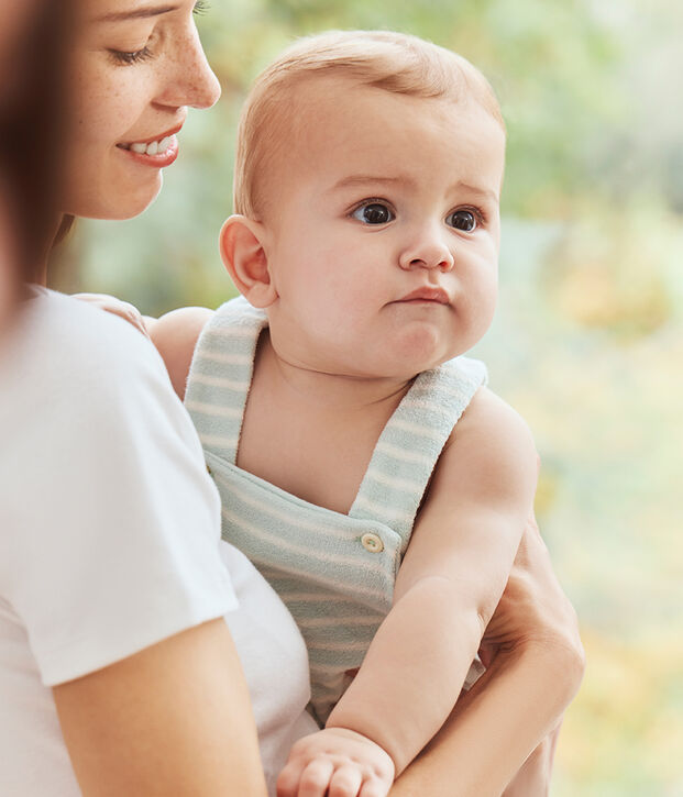 Gestreept babyspeelpakje van katoenen badstof blauw/ecru