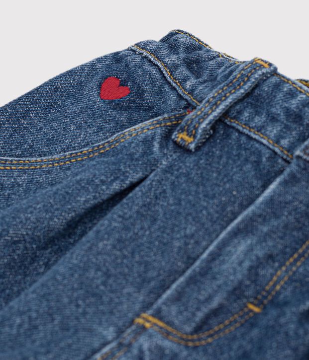 Effen spijkerbroek met geborduurd hartje voor baby's blauw