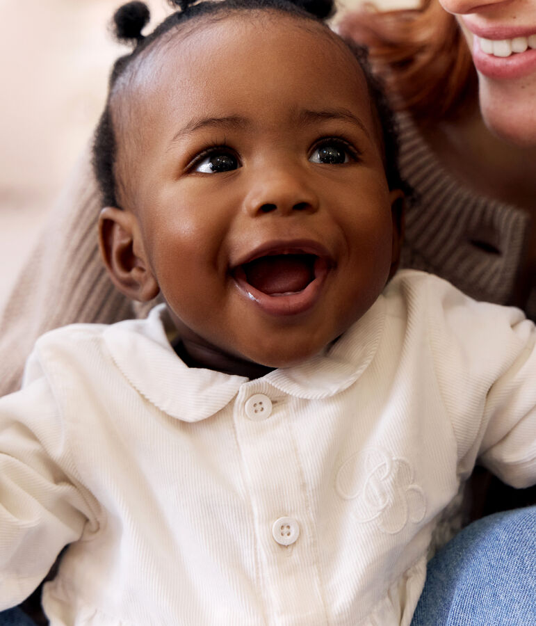 Kort feestelijk babypakje van fluweel met borduursel ecru