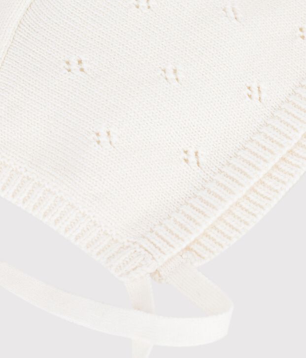 Bonnet b&eacute;b&eacute; en tricot ajour&eacute;e blanc