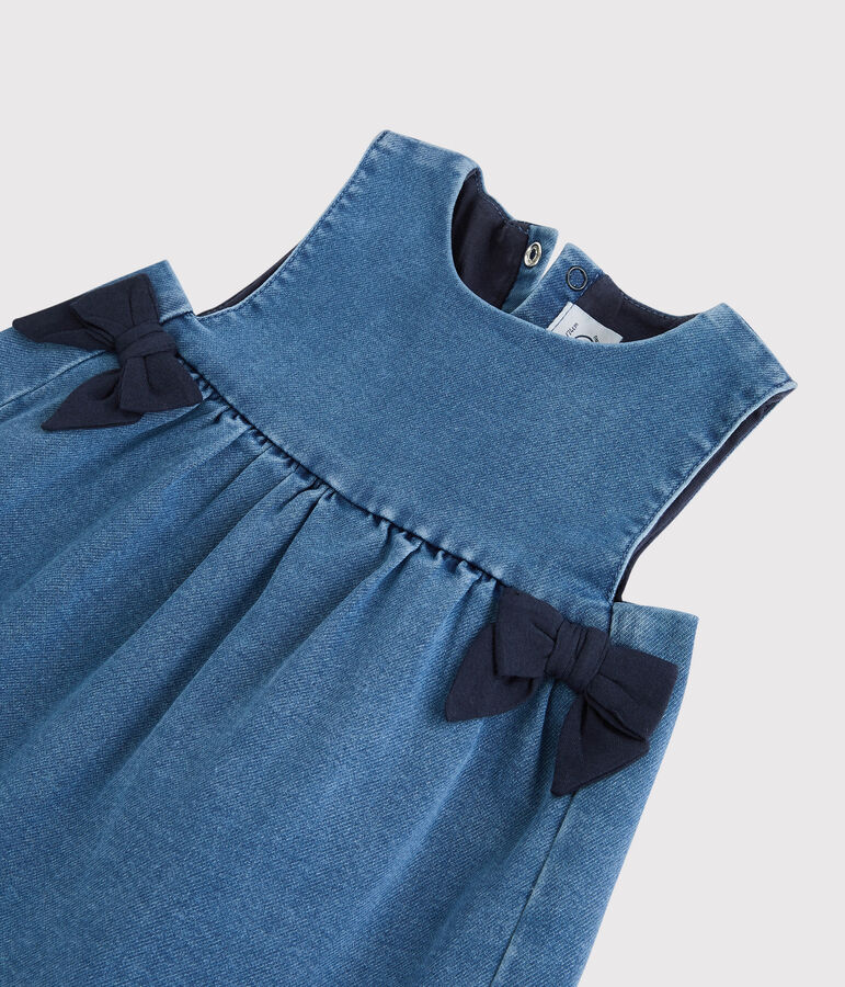 Robe en denim b&eacute;b&eacute;. bleu