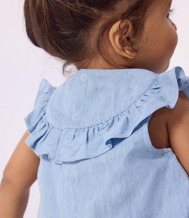 Katoenen babybloesje zonder mouwen in geborduurde chambray blauw