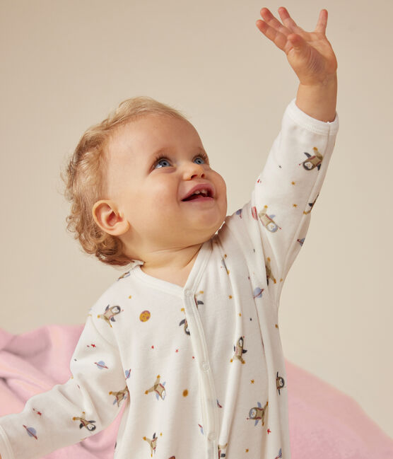 Babypyjama van velours met een print van een kleine pinguïn in de ruimte wit MARSHMALLOW/wit MULTICO