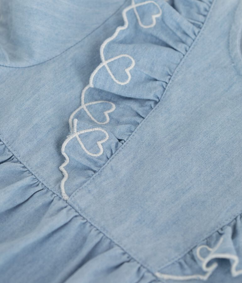 Robe b&eacute;b&eacute; en coton manches courtes en chambray, brod&eacute;e de c&oelig;urs bleu