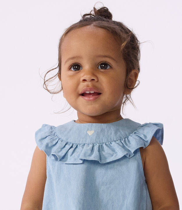 Katoenen babybloesje zonder mouwen in geborduurde chambray blauw