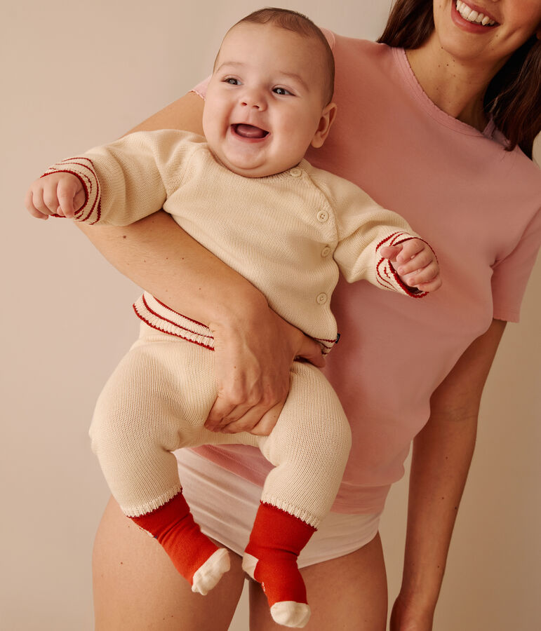 Ensemble b&eacute;b&eacute; deux pi&egrave;ces en tricot coton, jacquard &eacute;cru/rouge