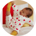 ensemble coeur bébé avec chaussettes jaunes